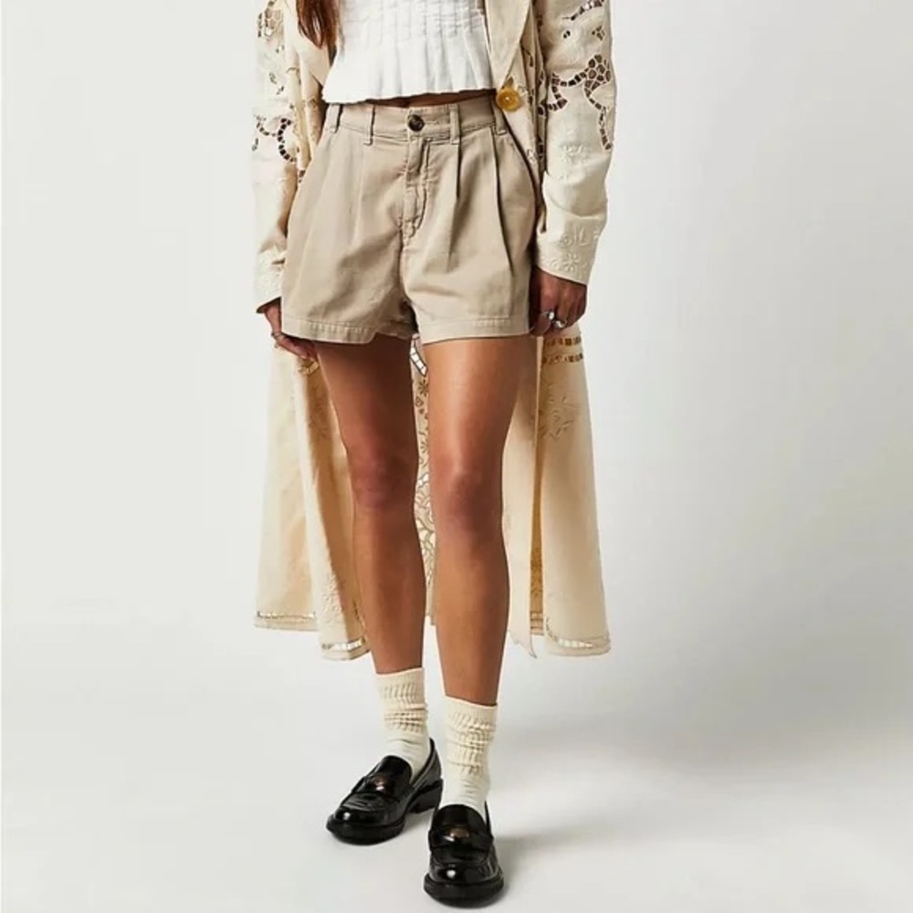 Free People Billie Chino Shorts NWOT Size 12 Tan/Khaki